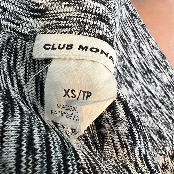 Club Monaco fit and flare skirt size XS - Picture 2 of 3